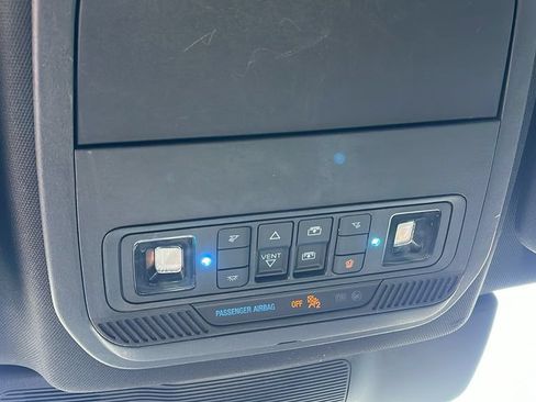 Used 2021 Ford Explorer Platinum w/ Equipment Group 601A AWD/4WD image 17