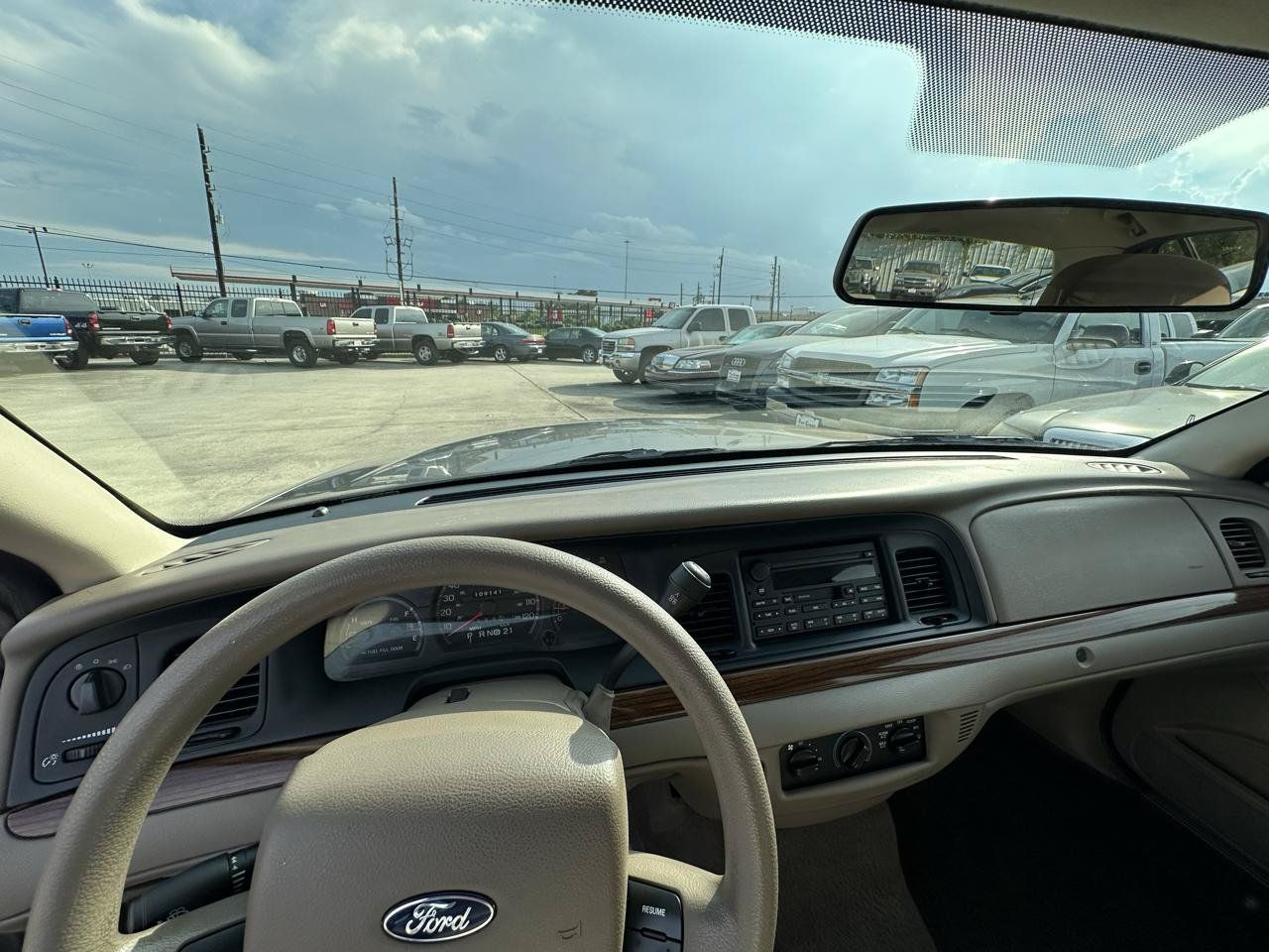 Used 2005 Ford Crown Victoria RWD image 14
