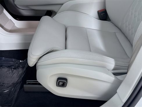 New 2025 Volvo EX90 Plus image 18