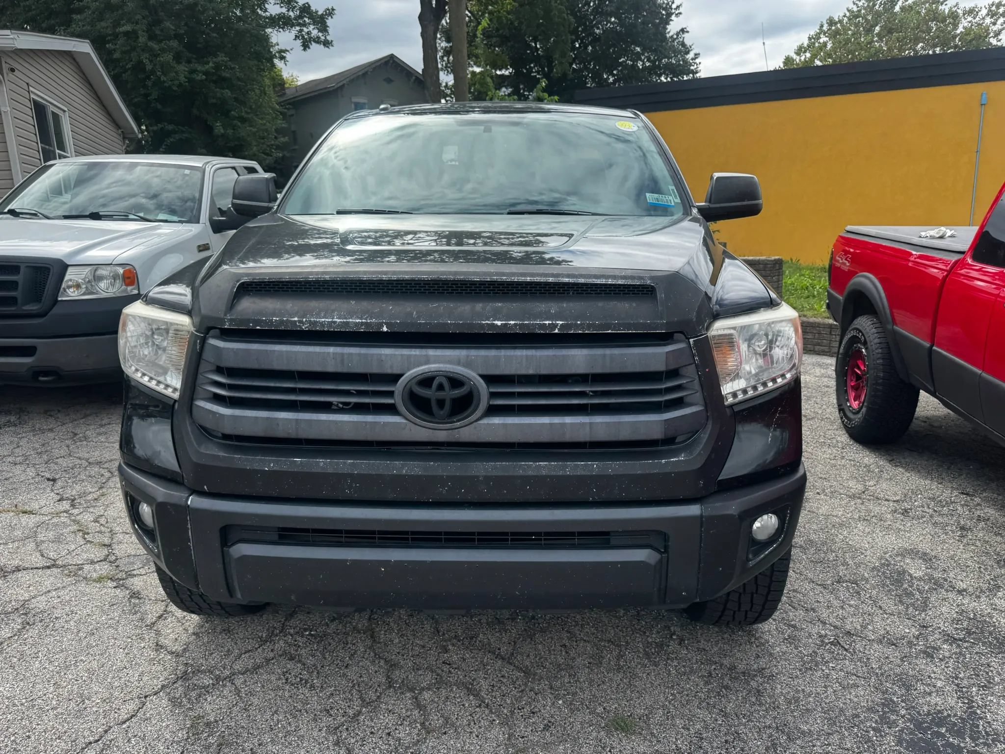 Used 2015 Toyota Tundra SR5 w/ SR5 Upgrade Package AWD/4WD image 2
