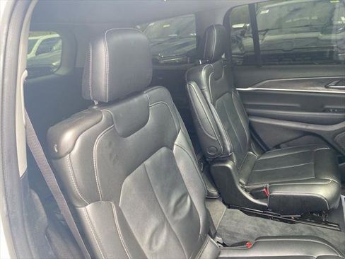 Certified 2023 Jeep Grand Cherokee L Limited w/ Black Appearance Package AWD/4WD image 11