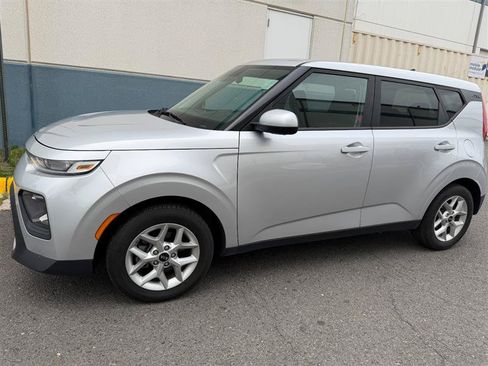 Used 2020 Kia Soul S FWD image 5