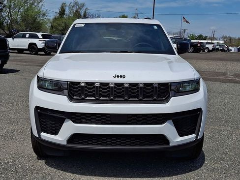 New 2026 Jeep Grand Cherokee Altitude AWD/4WD image 2