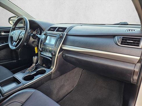 Used 2017 Toyota Camry SE image 21