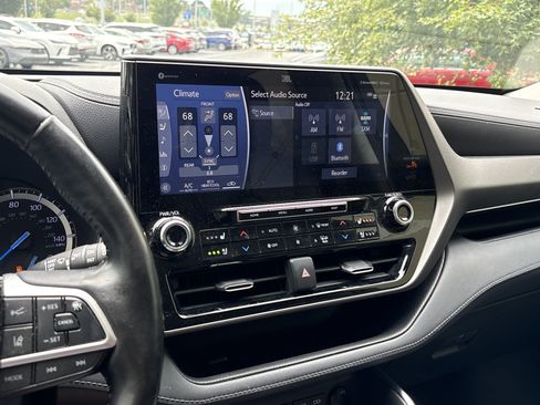 Used 2022 Toyota Highlander Limited AWD/4WD image 23