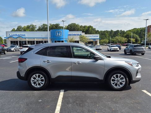 Used 2024 Ford Escape Active AWD/4WD image 2
