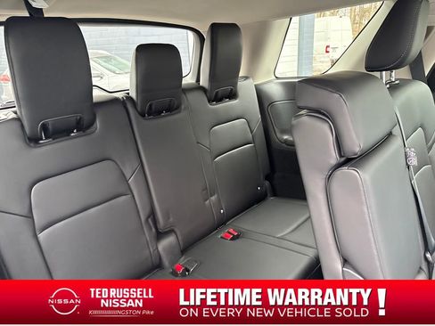 New 2026 Nissan Pathfinder SL image 34