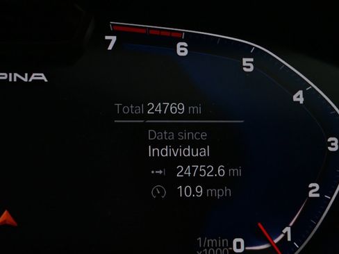 Used 2022 BMW ALPINA B7 xDrive w/ Luxury Rear Seating Package image 25