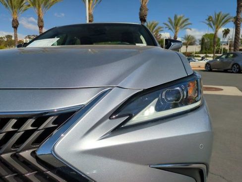 Used 2025 Lexus ES 300h 300h image 10