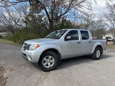 Used 2012 Nissan Frontier SV w/ SV Premium Utility Pkg image 2