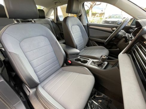 Used 2025 Volkswagen Jetta SE image 37