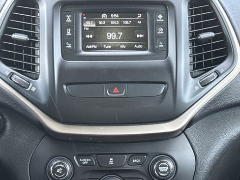 Used 2016 Jeep Cherokee Sport w/ Cold Weather Group FWD image 23