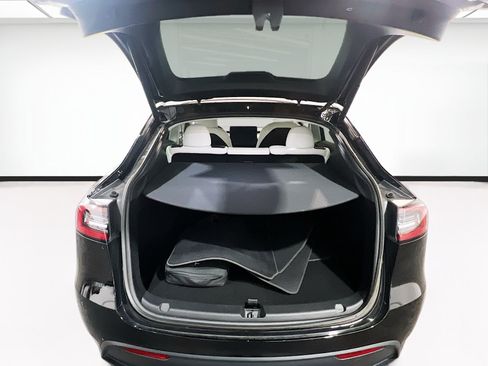 Used 2023 Tesla Model Y Performance AWD/4WD image 19
