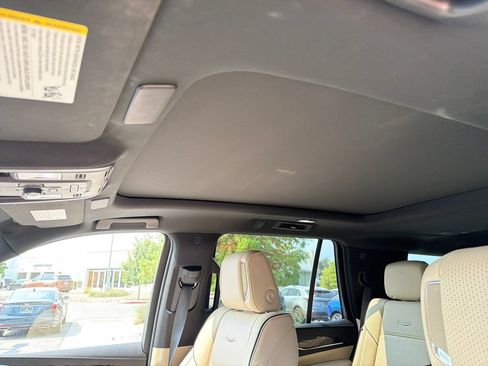 Used 2023 Cadillac Escalade Premium Luxury AWD/4WD image 32