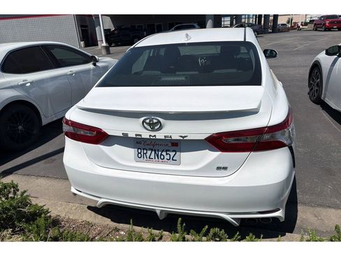 Used 2020 Toyota Camry SE w/ Convenience Package FWD image 6
