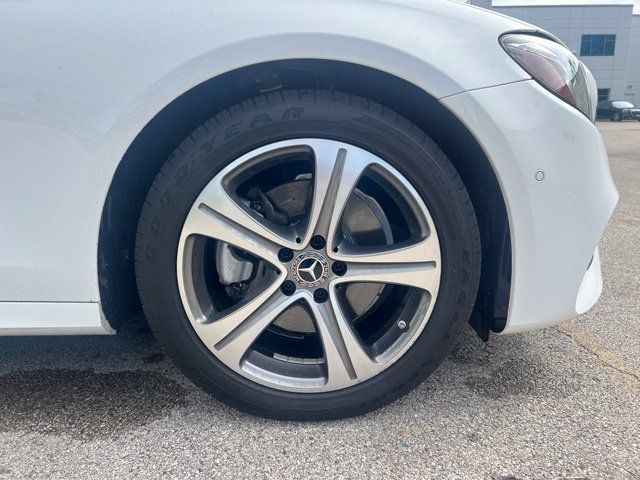 Certified 2018 Mercedes-Benz E 300 4MATIC image 24