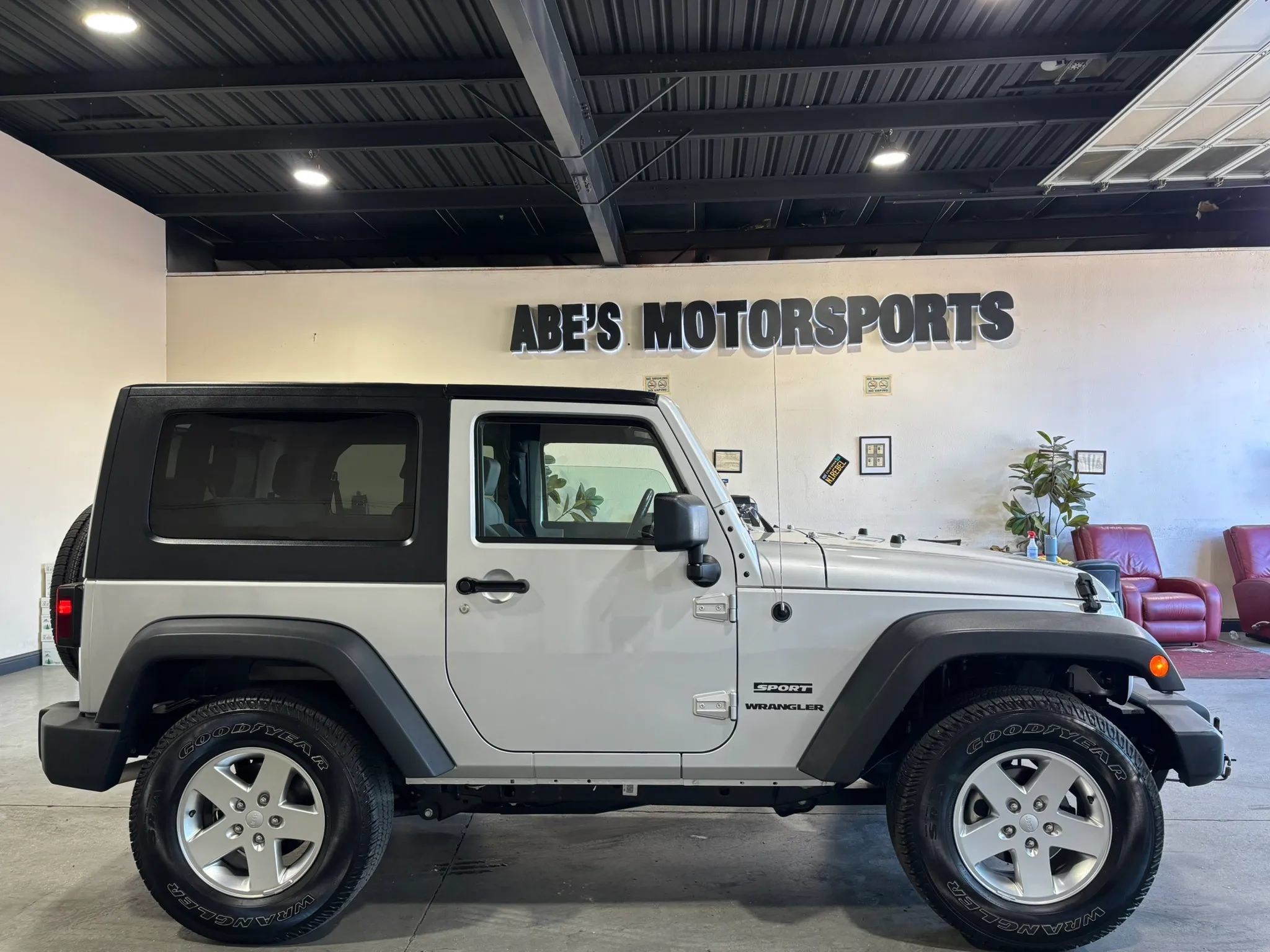 Used 2010 Jeep Wrangler Sport AWD/4WD image 4