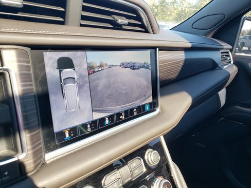 Used 2021 GMC Yukon Denali w/ Denali Premium Package image 38