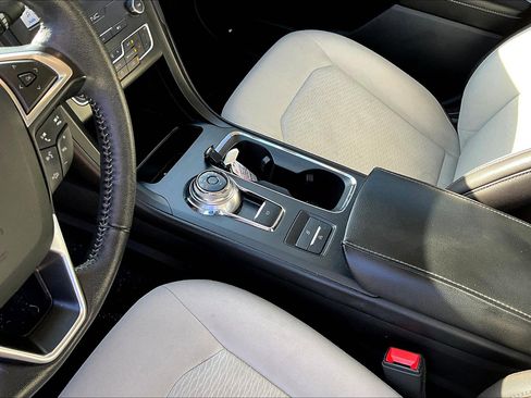 Used 2020 Ford Fusion SE w/ Equipment Group 151A image 15