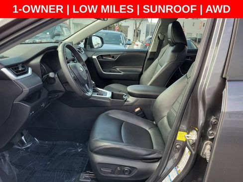 Used 2022 Toyota RAV4 XLE Premium w/ Carpet Mat Package (TMS) AWD/4WD image 22