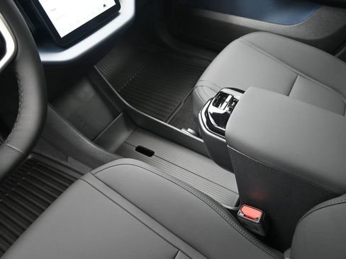 New 2026 Volvo EX30 Plus w/ Climate Package AWD/4WD image 12