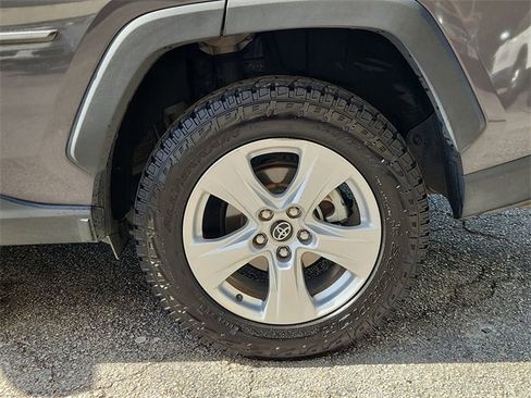 Used 2020 Toyota RAV4 XLE w/ Convenience Package image 32