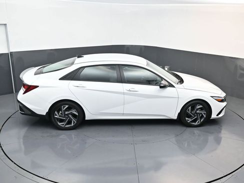 Used 2025 Hyundai Elantra Sport image 15