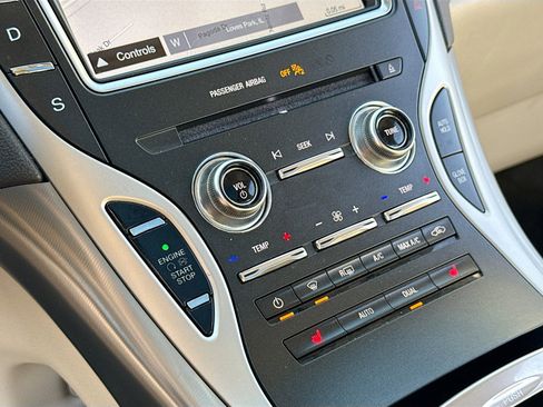 Used 2019 Lincoln Nautilus Select image 11