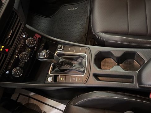 Certified 2024 Volkswagen Jetta SE w/ Panoramic Sunroof Package image 19