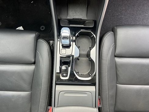 Used 2025 Volvo XC40 B5 Plus image 27