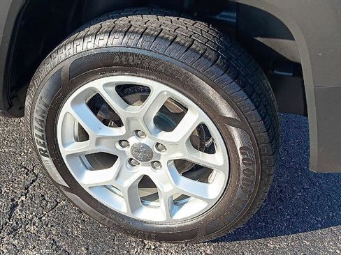 Used 2018 Jeep Renegade Latitude image 13