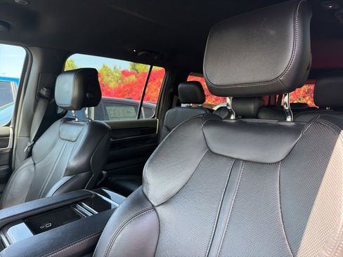 Used 2023 Jeep Wagoneer L 4WD w/ HD Trailer Tow Package image 11