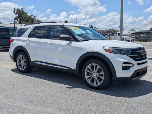 Used 2022 Ford Explorer XLT w/ Equipment Group 202A RWD image 2