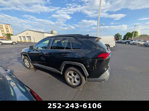 Used 2019 Toyota RAV4 XLE w/ Convenience Package FWD image 7