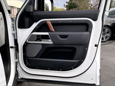 Used 2024 Land Rover Defender 110 S image 25