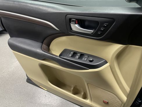 Used 2016 Toyota Highlander Limited image 13