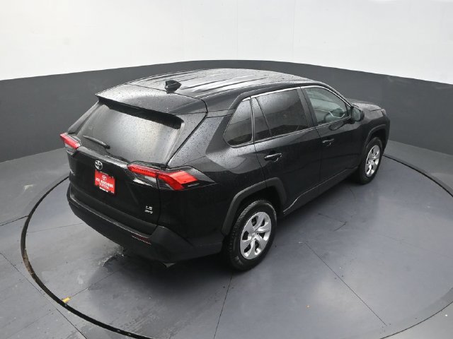 Used 2025 Toyota RAV4 LE AWD/4WD image 29