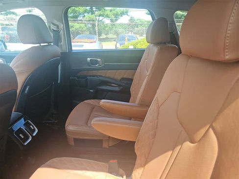 Used 2022 Kia Sorento SX Prestige w/ Rust Color Package AWD/4WD image 4