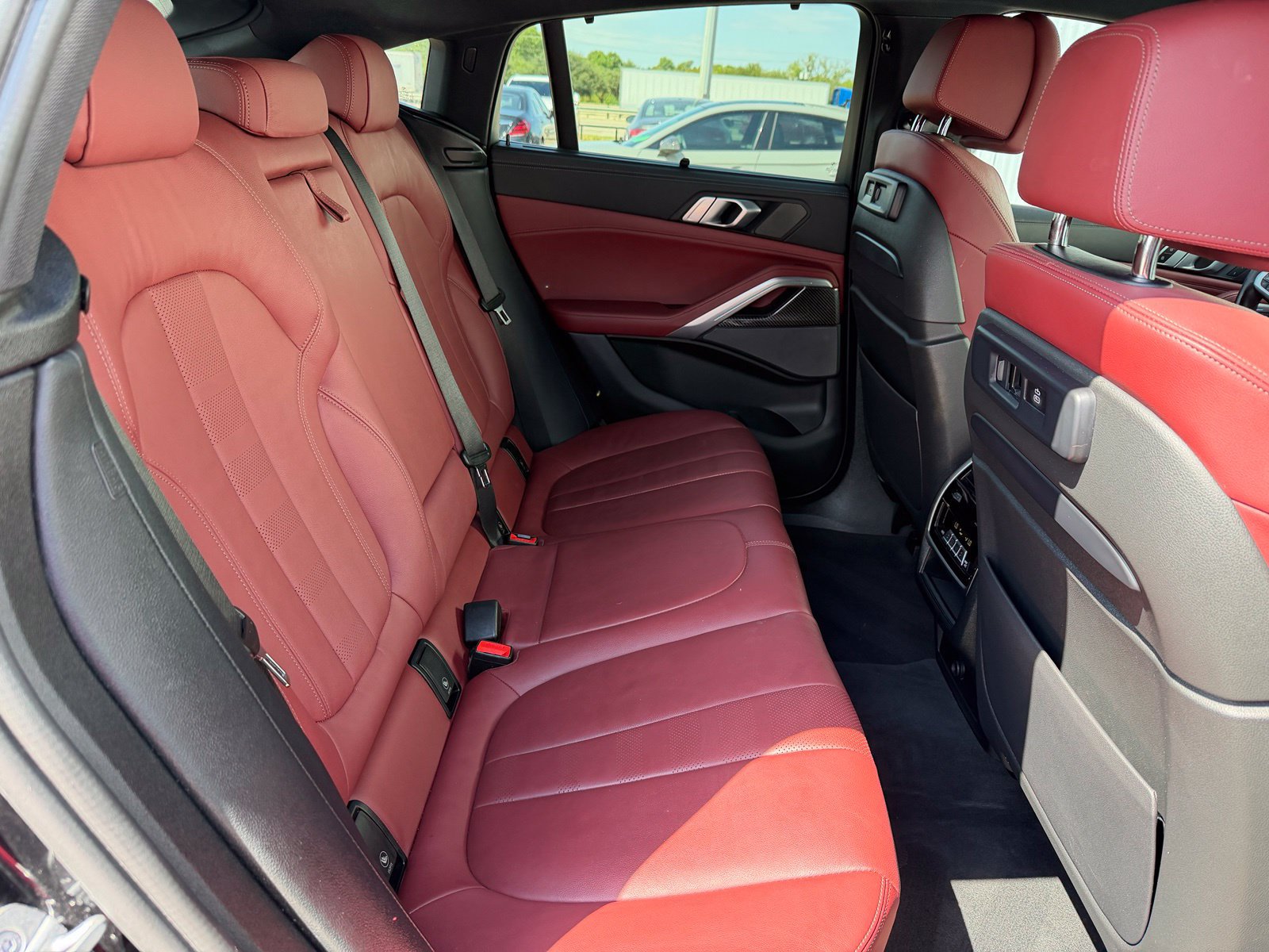 Used 2021 BMW X6 M50i w/ Executive Package AWD/4WD image 33