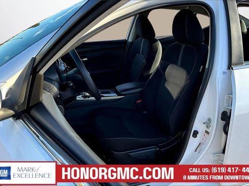Used 2024 Nissan Sentra SV FWD image 21