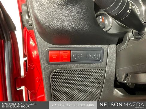 Used 2016 Jeep Wrangler Unlimited Rubicon image 42