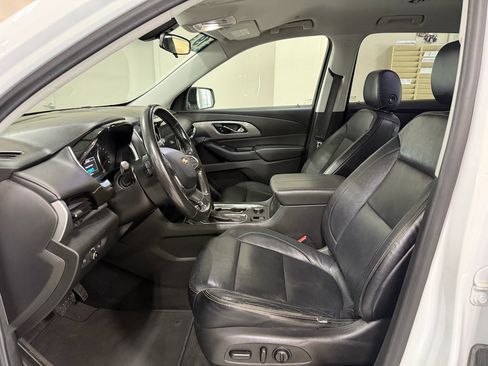 Used 2019 Chevrolet Traverse LT w/ LPO, Blackout Package AWD/4WD image 7