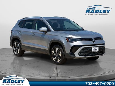 Certified 2025 Volkswagen Taos SE AWD/4WD image 1