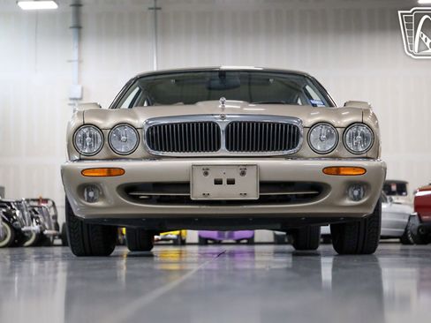 Used 2001 Jaguar XJ8 image 6