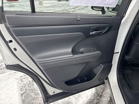 Certified 2023 Toyota Highlander XLE image 21
