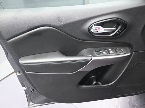 Used 2022 Jeep Cherokee Limited image 10