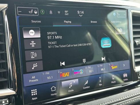 Used 2024 Chrysler Pacifica Limited FWD image 20