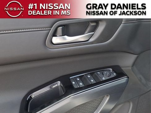 New 2026 Nissan Pathfinder SL FWD image 12