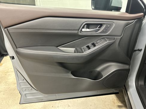 Used 2021 Nissan Rogue SL AWD/4WD image 14