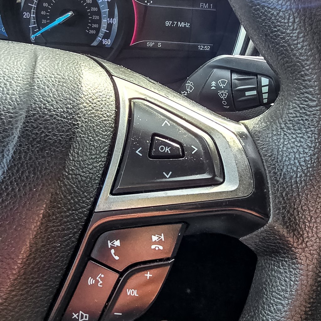 Used 2020 Ford Fusion SE FWD image 7